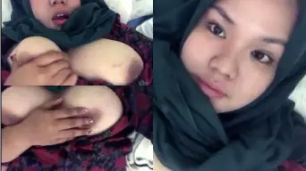 Daun Masih Muda Arina Hijab Tobrut Remas Toket
